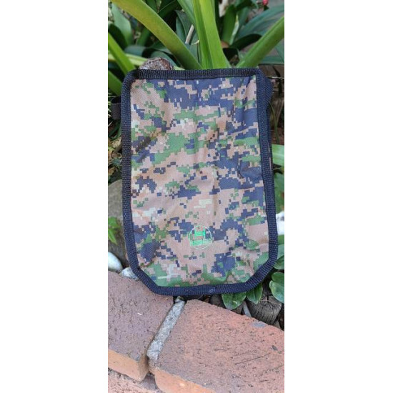 Hooked scale pouch camo with zip